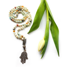 Lade das Bild in den Galerie-Viewer, Fatimas Hand