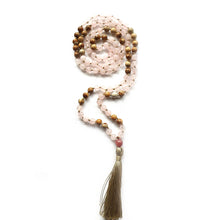 Lade das Bild in den Galerie-Viewer, Mala, Malakette,Mala kette, Meditationskette, Yogakette, Malakette handgemacht, 108 perlen Mala, Handgemachte Mala,
